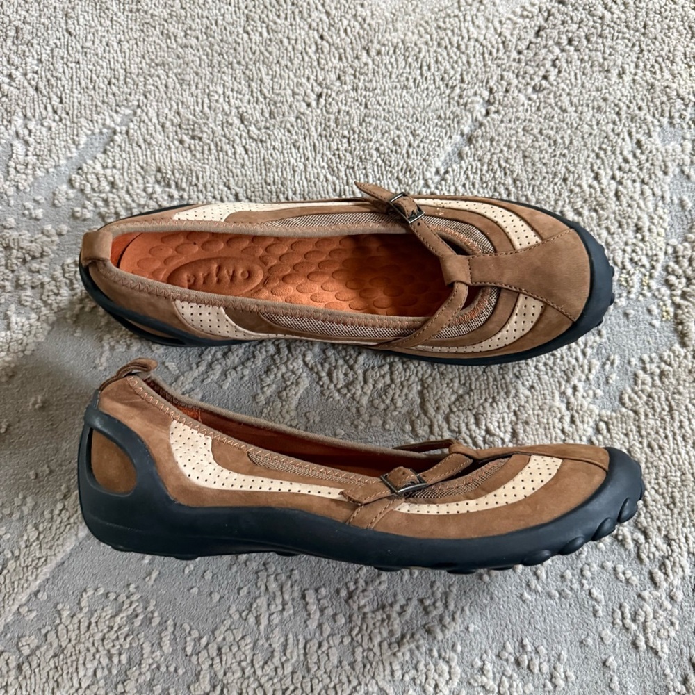 Privo CLARKS Brown Tan leather Walking slip on shoes comfort Loafer flats 8
